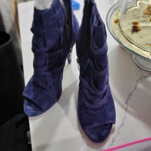 VINCE CAMUTO BLUE BOOTIES